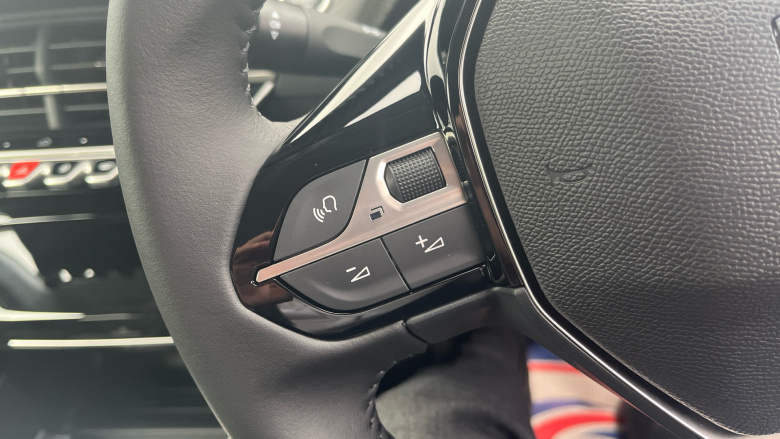 Peugeot 208 1.2 PureTech 100 Allure 5dr Petrol Hatchback